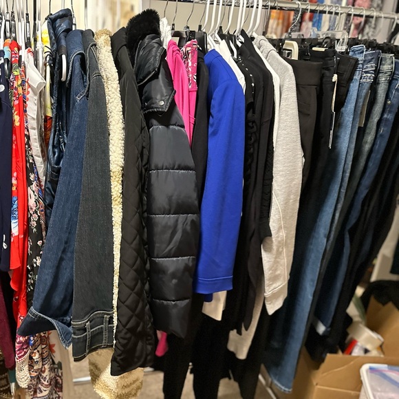 Mystery box 5 items sizes vary Women’s
X large NWT Excellent condition - Picture 2 of 6